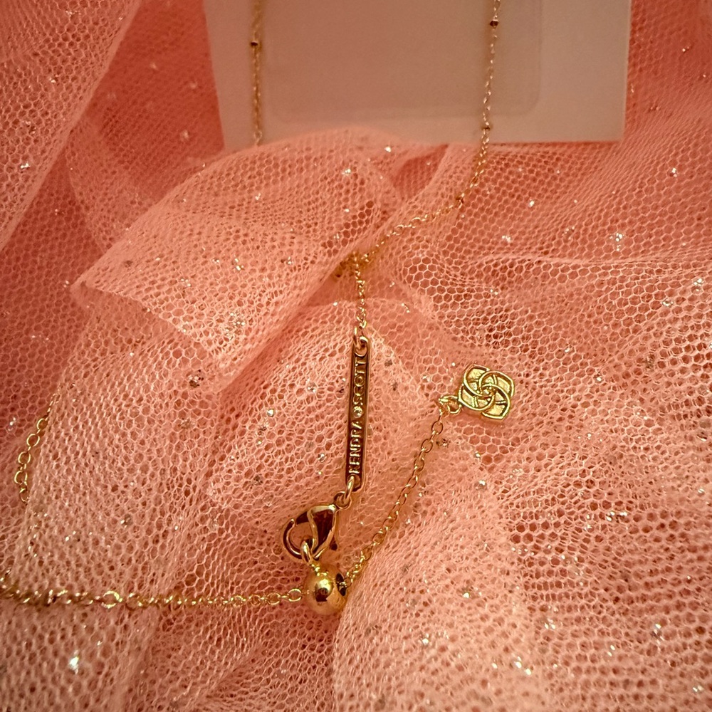 Kendra Scott Bunny Gold Short Pendant Necklace - Picture 3 of 4